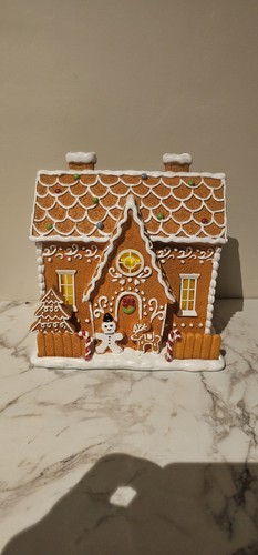 Light gingerbread house - light,